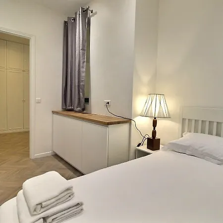 Flat Champs Elysees